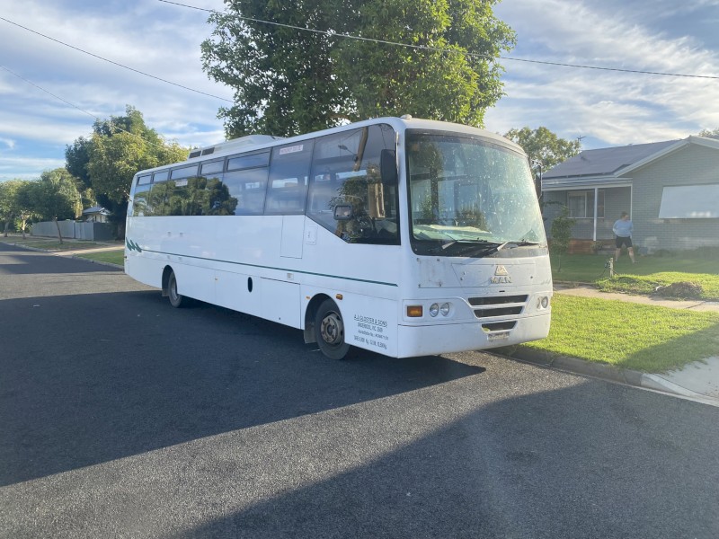 MAN 10.22 Dennings YM2001