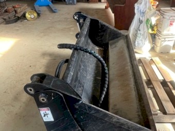 2012 New Holland TT75 with FWA and Challenge Front Loader