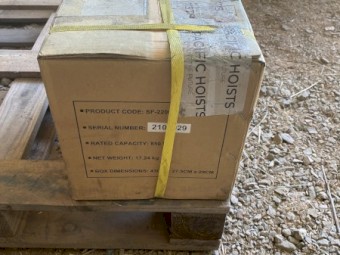 Pacific Industrial winch -850 kg capacity