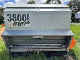 Advantage 3800 HD Livestock feeder