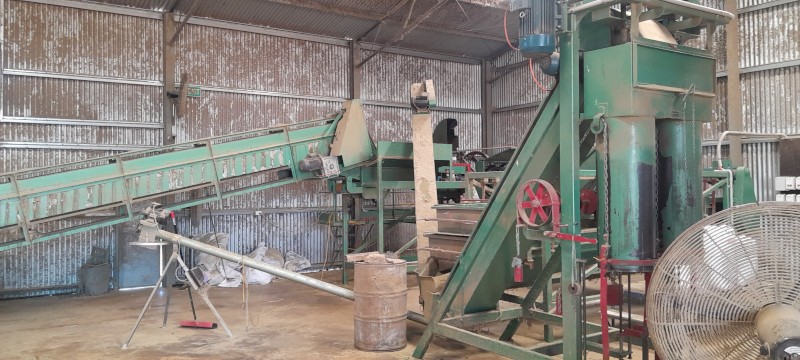 2016 Cliff and Bunting chaff mill