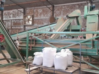 2016 Cliff and Bunting chaff mill