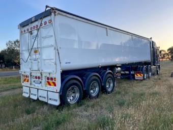 2017 Moore tri axel tipper