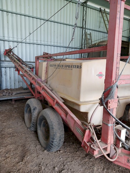 Hardi 2400ltr trailing sprayer