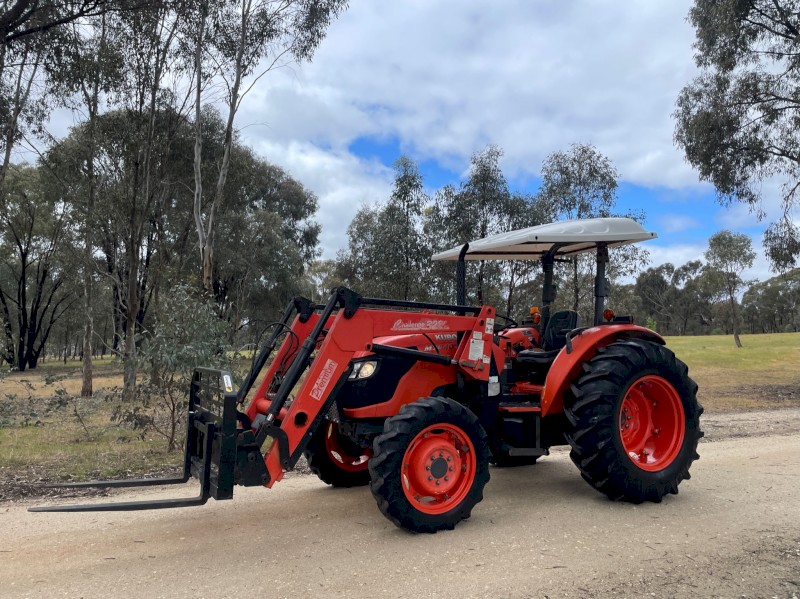 Kubota M7040 Tractor