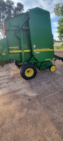 John Deere 467 Round Baler