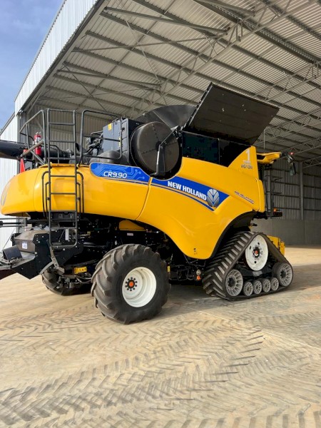 New Holland CR9.90 Header with Front and Trailer