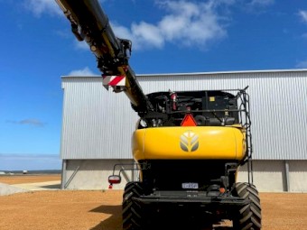 New Holland CR9.90 Header with Front and Trailer