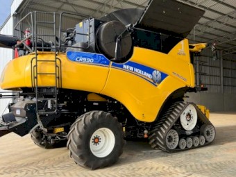 New Holland CR9.90 Header with Front and Trailer