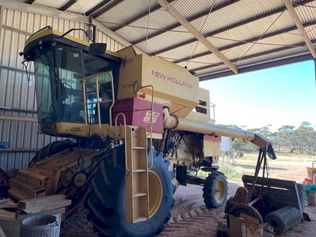 New Holland TR 86 Header and Front