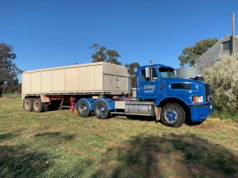1994 International S Line Semi Prime Mover and Bulk Trailer.