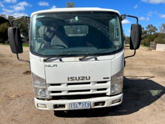 Isuzu NLR200 Tray Truck