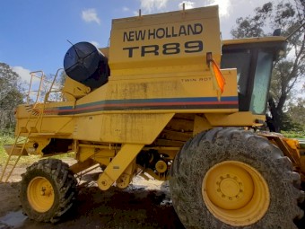 New Holland TR89 Header and MacDon 960 Draper Front