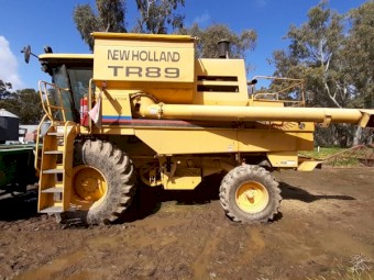New Holland TR89 Header and MacDon 960 Draper Front