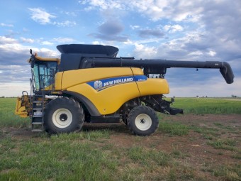 2012 New Holland CR 9090 Header
