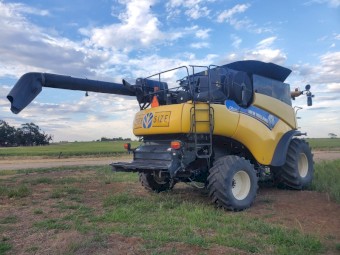 2012 New Holland CR 9090 Header