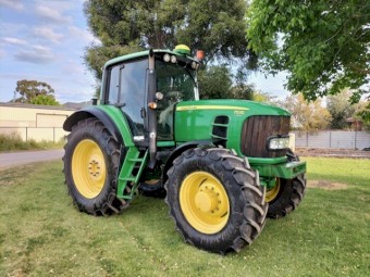 2010 John Deere 7530 Premium Tractor