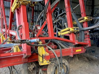 45ft Bourgault 8810 Airseeder