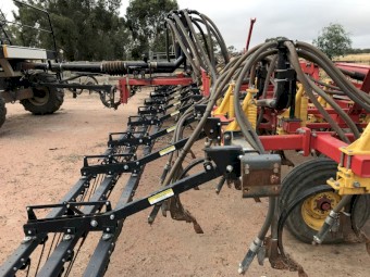 45ft Bourgault 8810 Airseeder