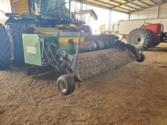 2001 Phillips Swathmastyer Pickup Front