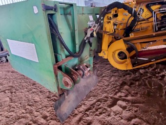 2001 Phillips Swathmastyer Pickup Front