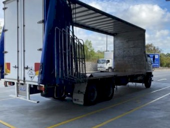 Mitsubishi Fuso 2006 - Tautliner Truck For Sale