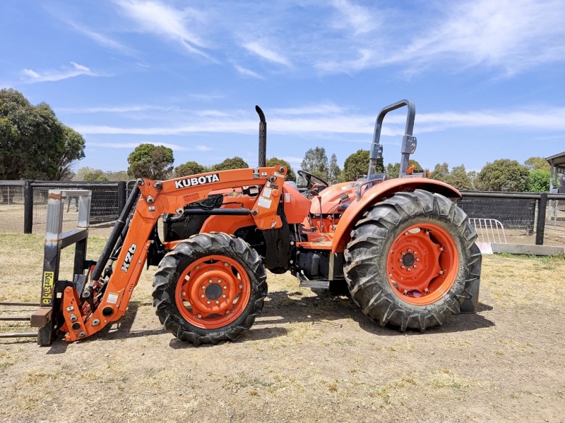 Kubota M7040SUHD ROPS Tractor