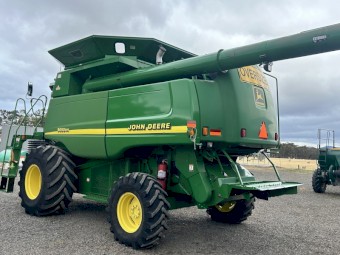 2000 John Deere 9650STS Header