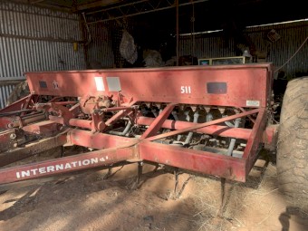 24 run IH 511 combine with roller