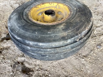 Tractor tyres Chamberlian C6100 or C670 front rims and tyres