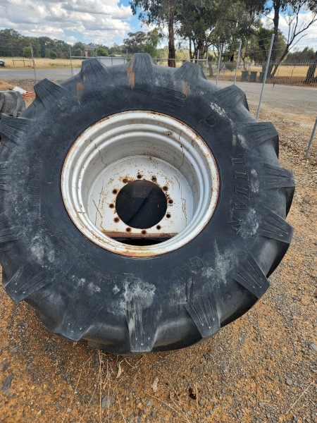 32" header rims and tyres
