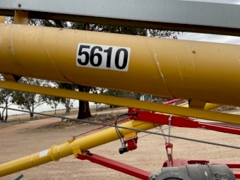 Grain Commander 5610 Self Propelled Auger