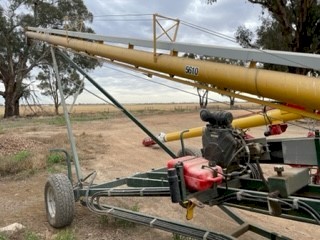 Grain Commander 5610 Self Propelled Auger