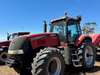 CASE IH Magnum 215 Tractor