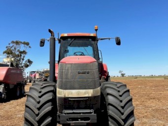 CASE IH Magnum 215 Tractor