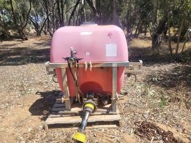 600 litre Silvan 8 metre sprayer