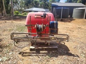 600 litre Silvan 8 metre sprayer