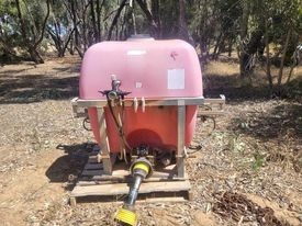 600 litre Silvan 8 metre sprayer