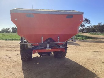 Axis 30.2 fertiliser spreader 