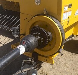 2017 New Holland BC5070 square baler