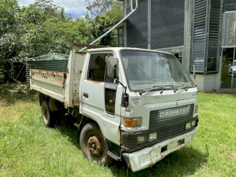 Daihatsu Delta tipper truck