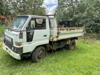Daihatsu Delta tipper truck