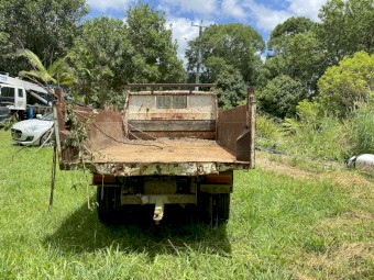 Daihatsu Delta tipper truck
