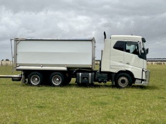 2016 Volvo FH 700 & 6 axle trailer