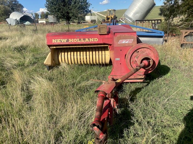 New Holland 275 Hay Baler 