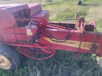 New Holland 275 Hay Baler 