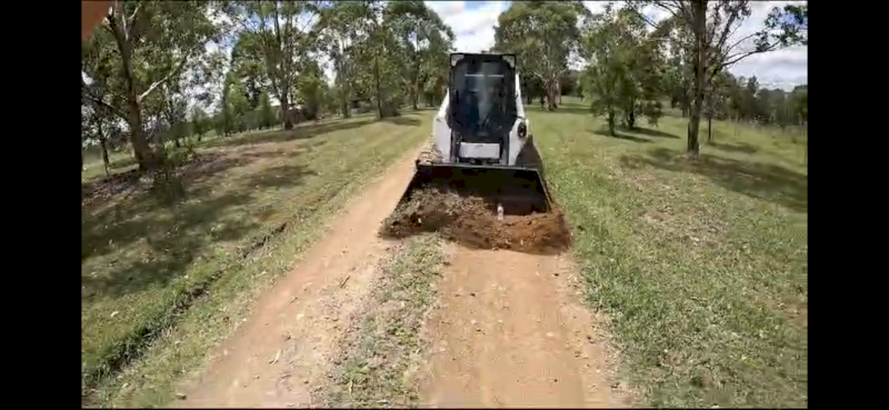 Grading attachment, Grader blade, Box blade, Spreader, Levelling attachment, Grader bucket, Dozer Blade