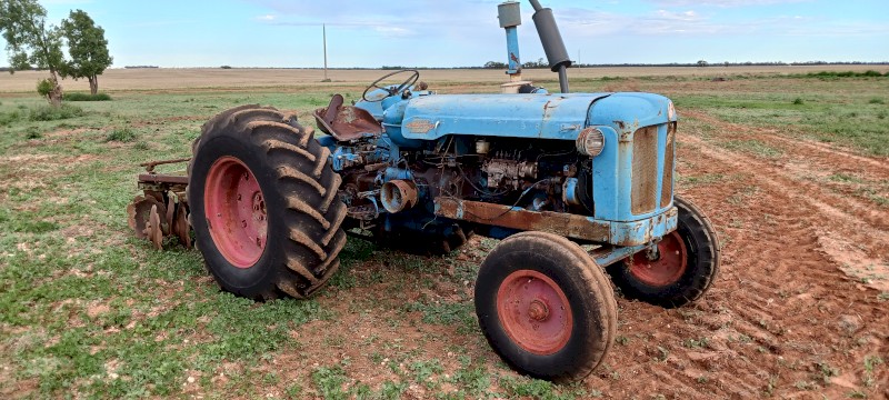 6 cyl  fordson