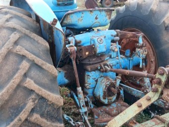 6 cyl  fordson