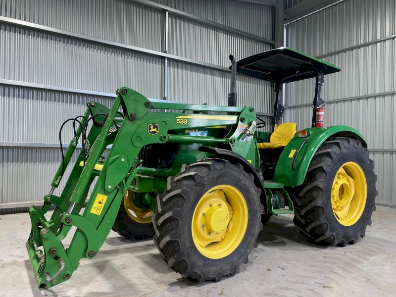 John Deere 5075e FEL